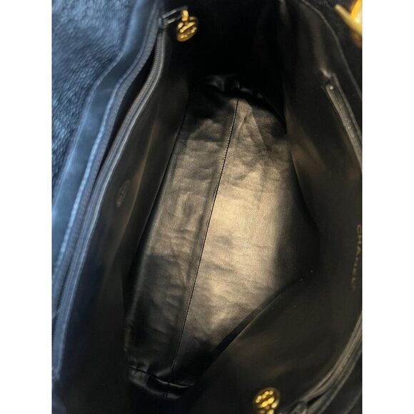 Authentic Vintage CHANEL Black Caviar Leather CC Logo Turn Lock Chain St… - Picture 11 of 15